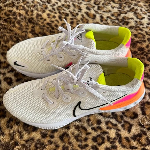 Nike sneakers with Neon Accents, like new! - Picture 2 of 5